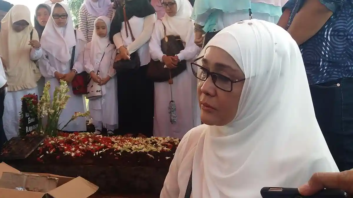 Parfum Pink, Permintaan Terakhir Sang Mama Pada Uci Bing Slamet