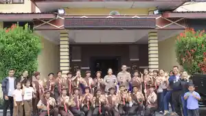 menanamkan-disiplin-kepemimpinan-dan-semangat-kebangsaan-di-kalangan-pelajar.jpg