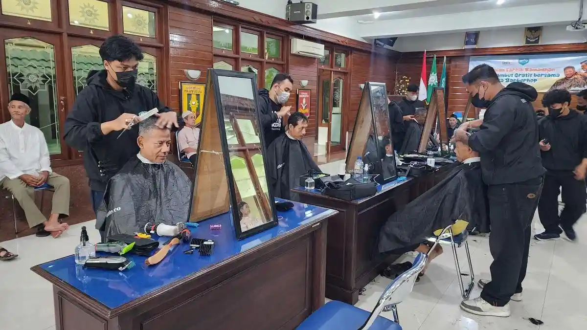 Cukur Gratis Sambut Ramadan ala Lazismu Bersama PDM Kota Yogyakarta
