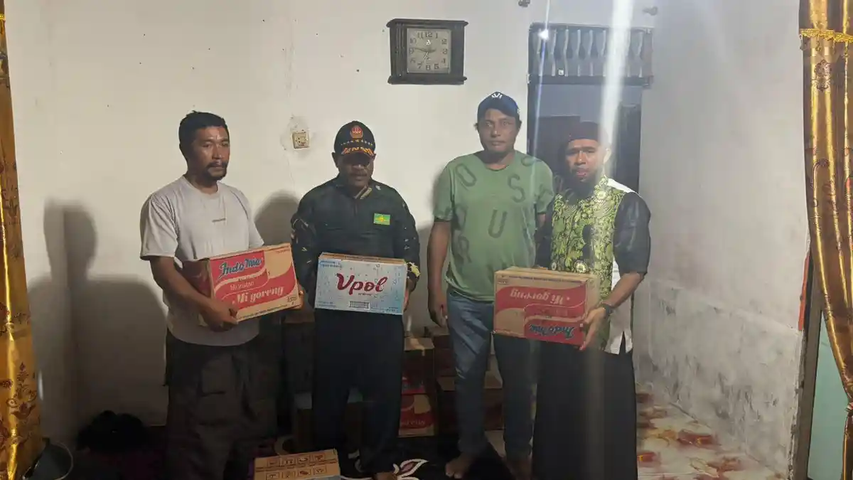 Polres Halteng Bersama NU dan GMI Salurkan Bantuan untuk Pengungsi