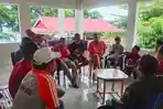 Tim-PORA-Kemenkumham-Sulbar-menemui-tiga-Orang-Asing-asal-Amerika-Serikat.jpg