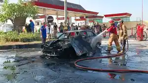 kondisi-kendaraan-yang-terbakar-di-area-SPBU-Semampir-probolinggo.jpg