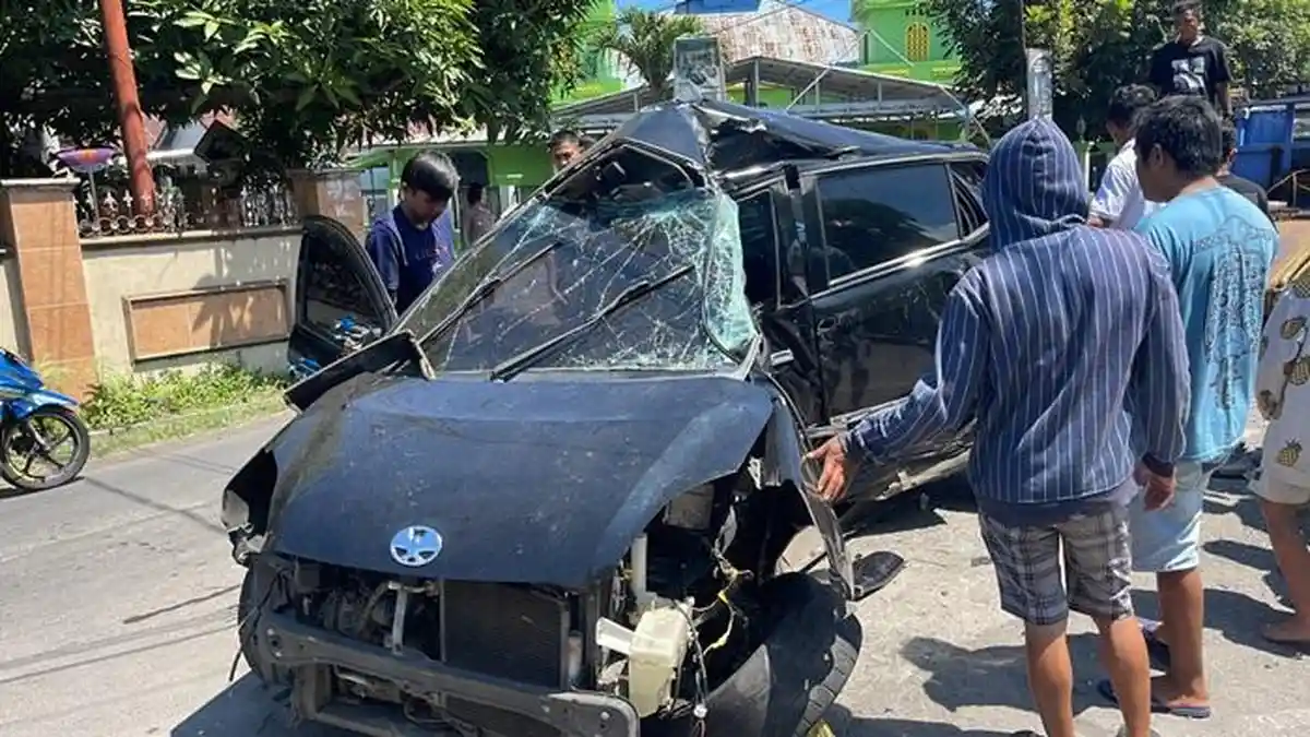 Kronologi Kecelakaan Maut di Girian Bitung Sulawesi Utara, 1 Tewas, Mobil Tabrak Tugu Hingga Ringsek