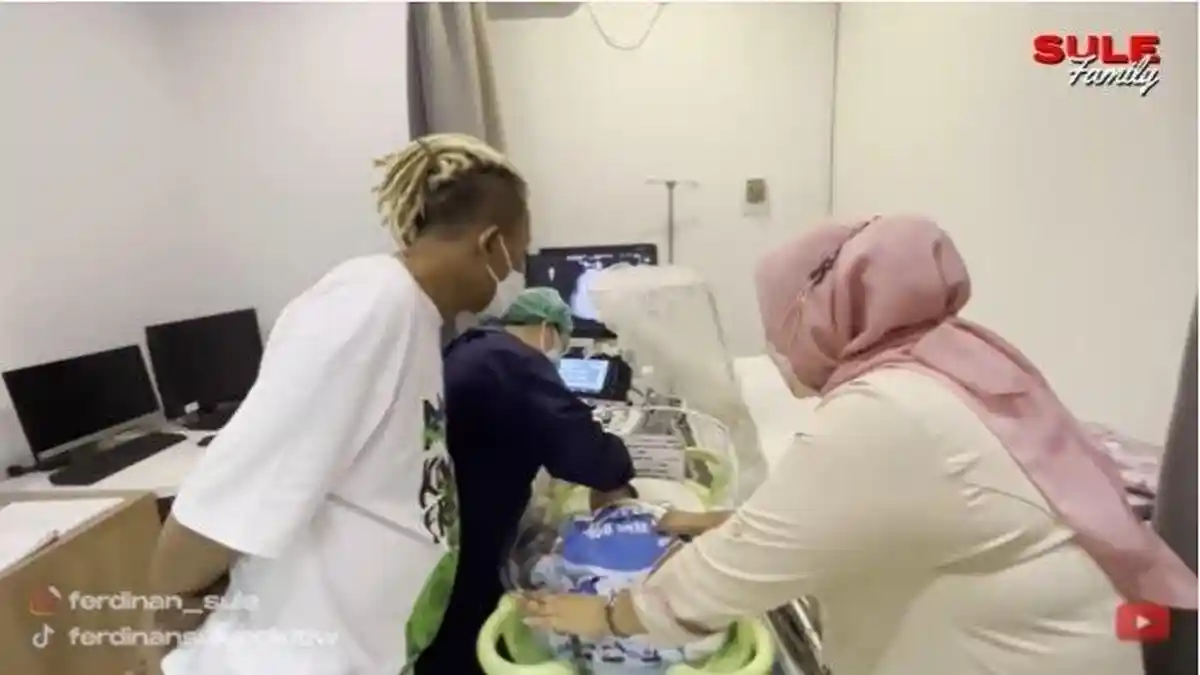 Kepala Anak Sule, Adzam Diperiksa, Nathalie Holscher Panik Sang Anak Dibawa Suster : Deg-degan