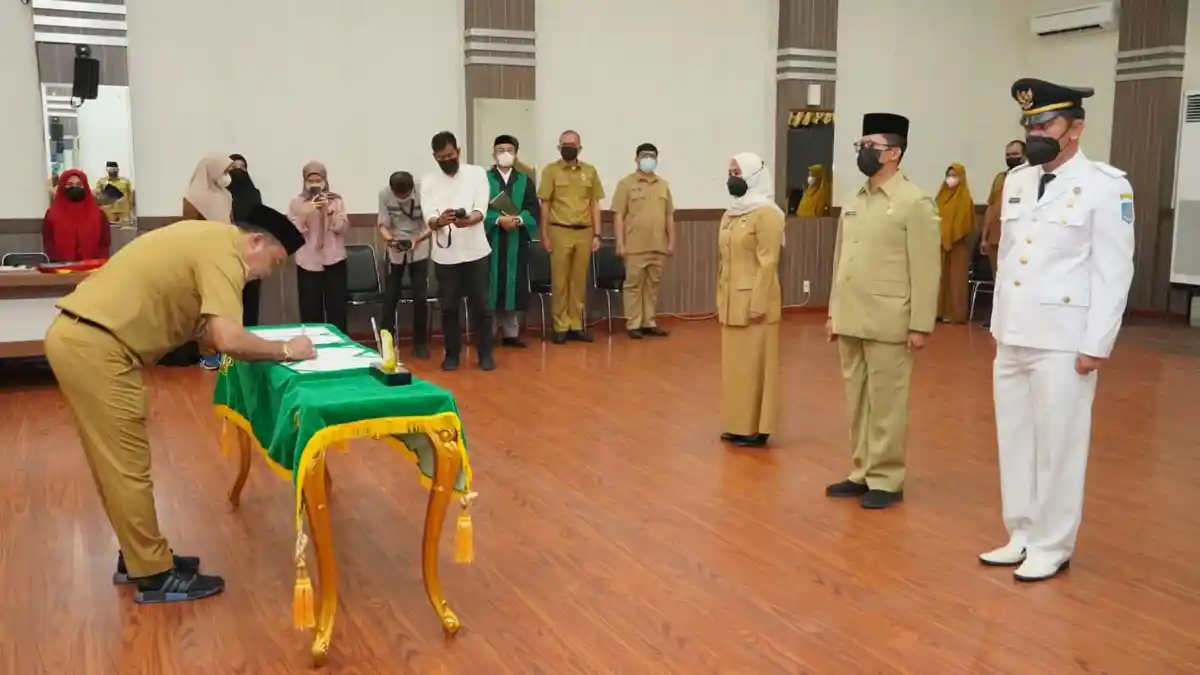 Lantik Tiga Pejabat Administrasi Administrator dan Pengawas, Wawa Medan Aulia Minta Kerja Maksimal