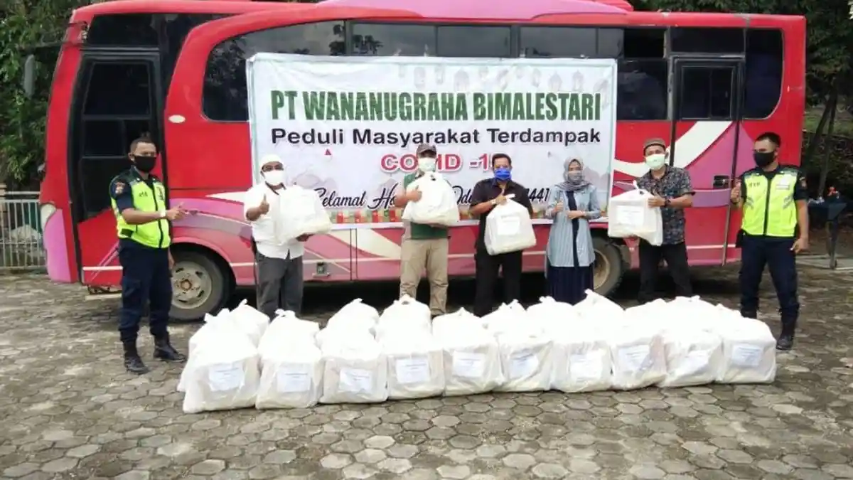 Peduli Masyarakat Terdampak Covid-19, WBL Bagikan Sembako di Kampar dan Kuansing