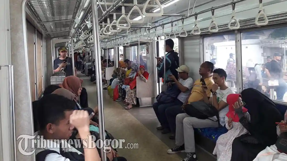 Cerita Pemuda Asal Sulawesi yang Pernah Kebingungan Naik Commuter Line