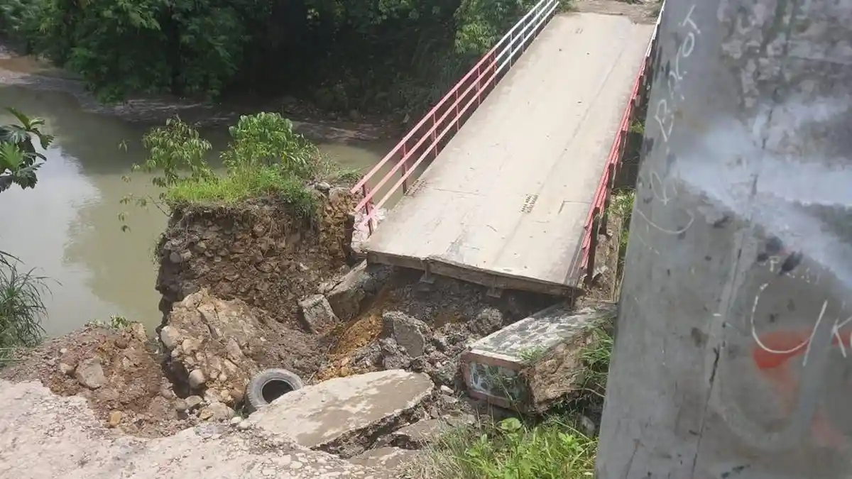 Jembatan Amblas, Warga Kampung Cicadas dan Kampung Babakan Madang Terisolir