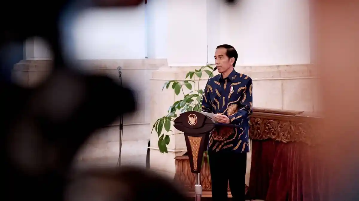 Jokowi Instruksikan Bantuan Sosial Disalurkan Secara Nontunai