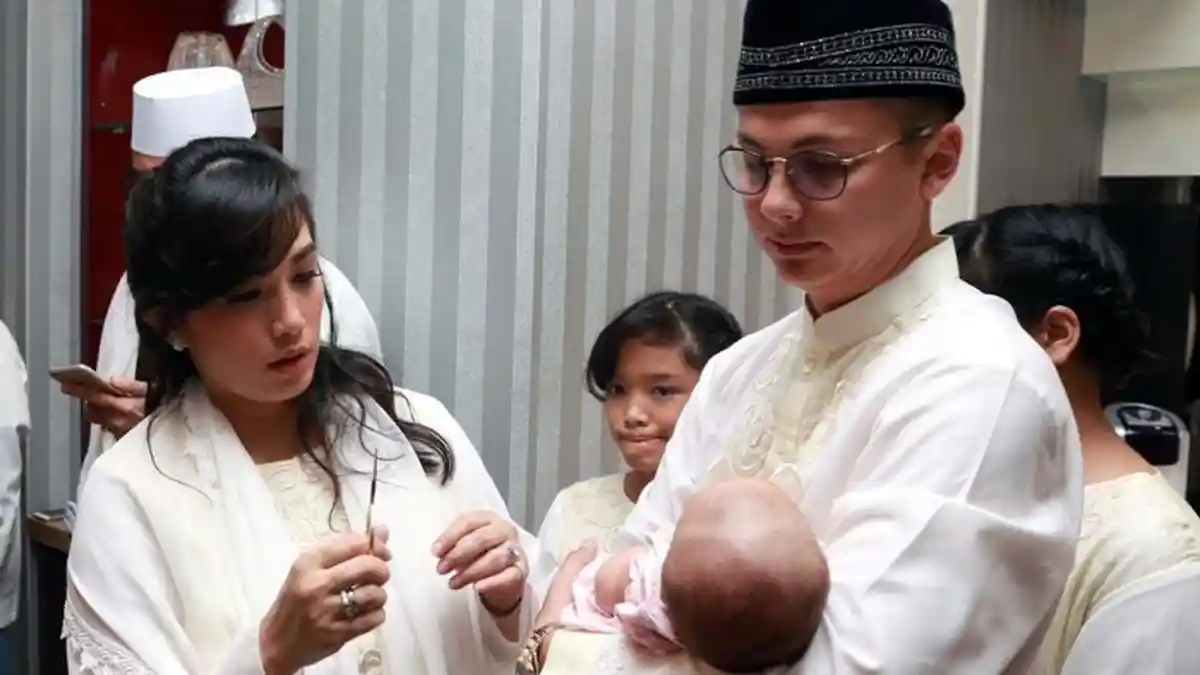 Lewat Persalinan Sesar, Ussy dan Andhika Akhirnya Dikaruniai Anak Laki-laki Pertama