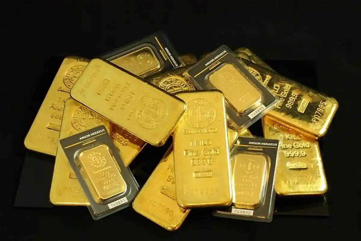 Harga Emas Pegadaian dan Antam Turun hingga Rp11 Ribu, Prediksi 31 Oktober 2025 Kian Merosot Tajam?