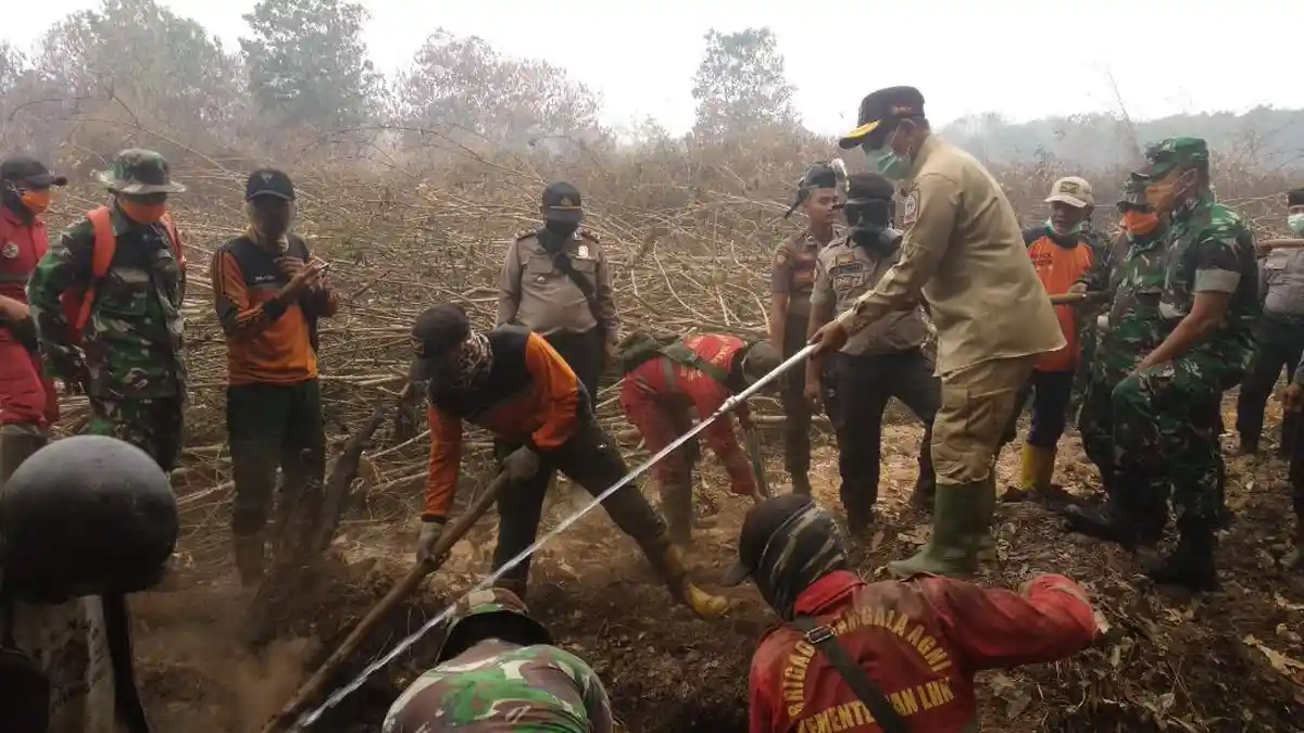 Ikut Padamkan Api, Citra Duani Imbau Masyarakat Tak  Buang Puntung Rokok Sembarangan