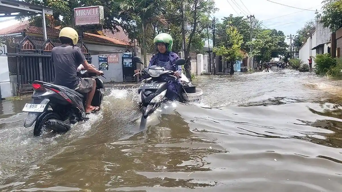 Hujan Deras Semalaman, Genangan Air Kepung Kota Tegal