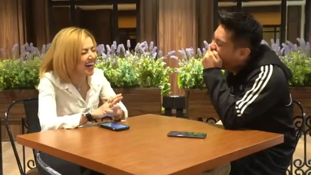 Hotman Paris Bandingkan Pengalaman Terbangnya dengan Barbie Kumalasari, Ragukan Kelas & Waktu Tempuh