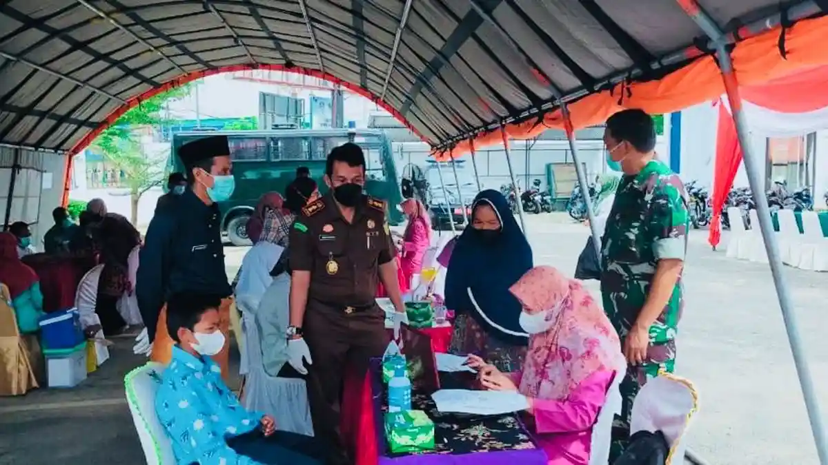 Ratusan Warga Divaksinasi, Kejari Batanghari Bantu Pemda Naikan Capaian Target