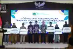 Bupati-Bondowoso-Abdul-Hamid-Wahid-serahkan-santunan-kematian-pada-ahli-waris-buruh-tani-tembakau.jpg