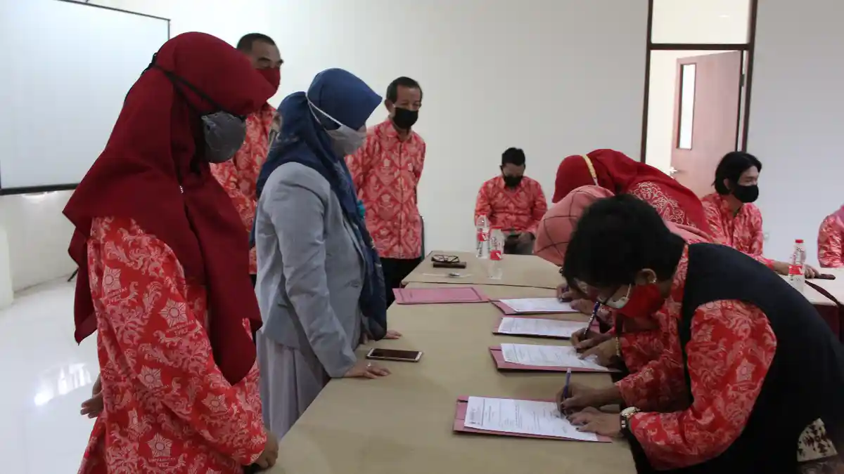 Universitas Ivet Semarang Resmi Terapkan Kurikulum Kampus Merdeka-Merdeka Belajar