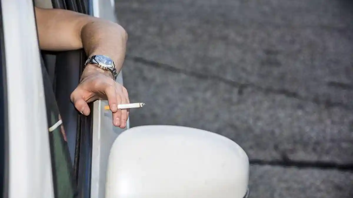 Dampak Buruknya Jika Tetap Nekat Merokok Saat Mengemudi Mobil