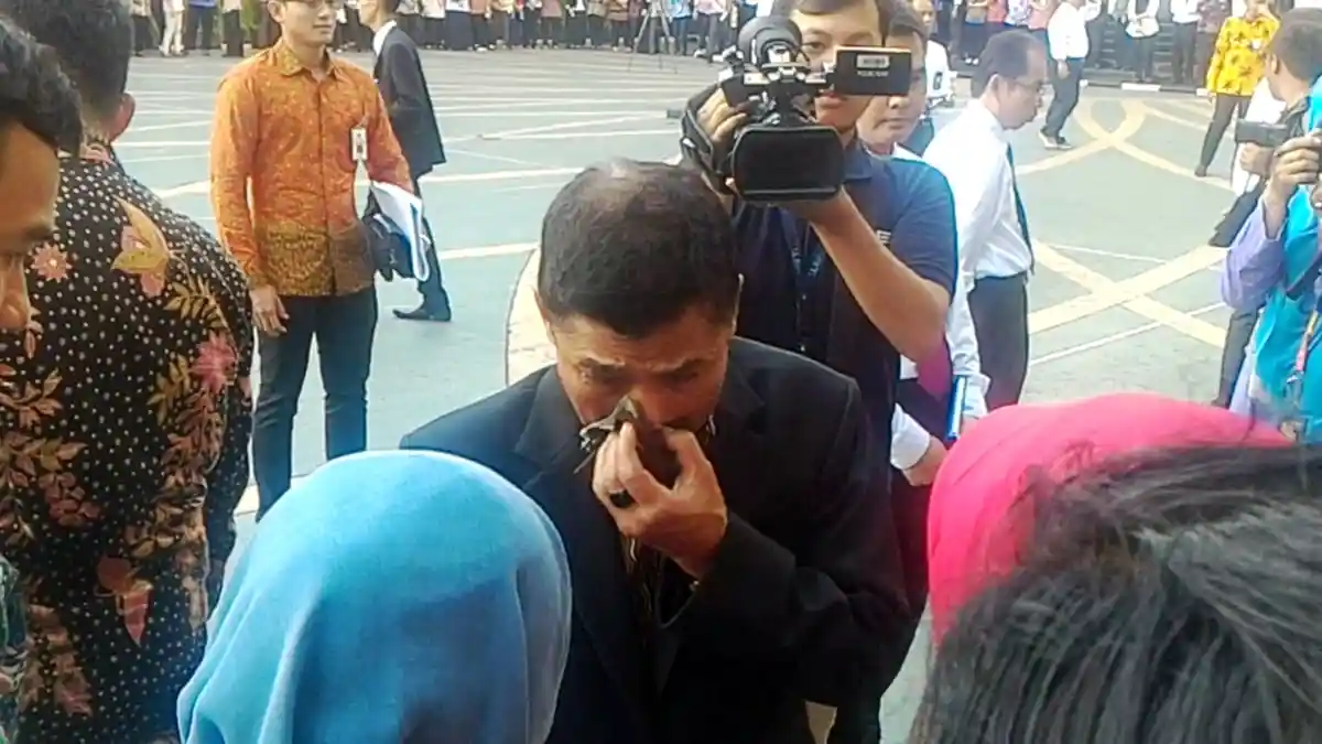 Tangis Muhammad Yusuf Saat Tinggalkan Kantor PPATK