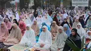 20260528_Bupati-Brebes-Paramitha-Widya-Kusuma-saat-melaksanakan-Salat-Iduladha_1.jpg