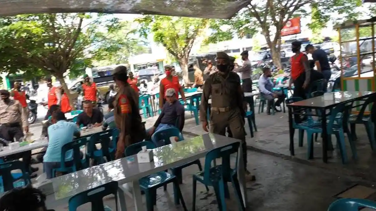 Tim Peucrok 19 Razia ke Warkop di Sigli, Pengunjung tak Pakai Masker dan Cuek Saja