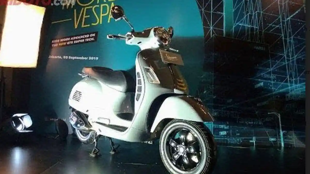 Vespa GTS Super Tech 300 Resmi Mengaspal, Usung Teknologi Terkini, Cek Tampilan dan Harganya!