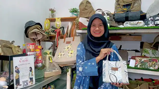 Belajar dari Karung Goni Bekas, Erina Sukses Bikin Fesyen Berkelas, Dilirik Pembeli Jepang dan Korea
