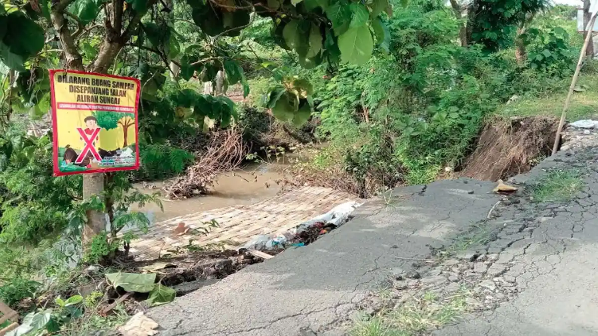 Jalan Penghubung Desa di Jombang Ambles , Dampak Curah Hujan Tinggi