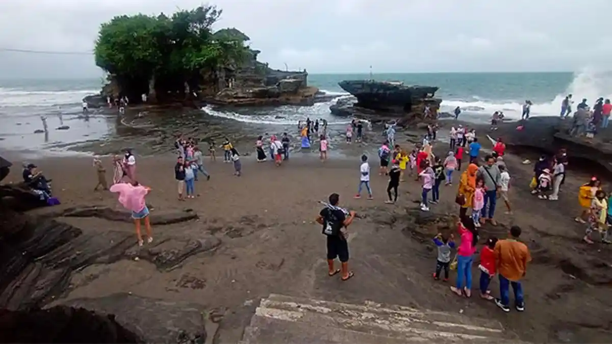 Wisdom Jadi Andalan di Tanah Lot Tabanan, Per Hari Sudah di Angka Ribuan Wisatawan