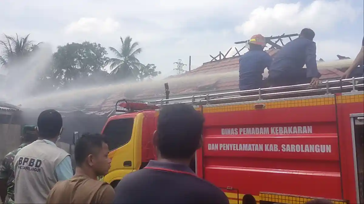 Tujuh Mobil Pemadam Dikerahkan untuk Padamkan Api di Sri Pelayang Sarolangun