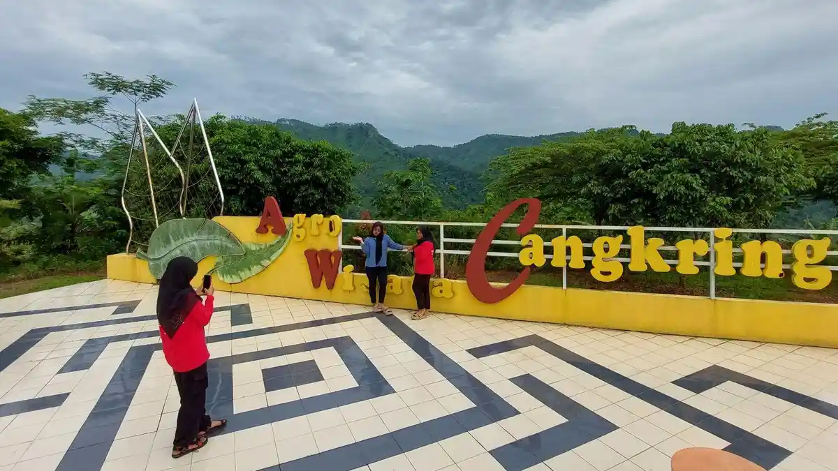 Embung Cangkring Kebumen Tawarkan Pesona View Perbukitan kepada Para Pengunjung