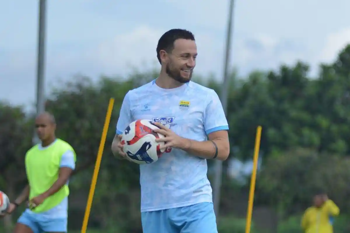 Semangat Baru Persib Tatap Dewa United: Klok, Putros, dan Beckham Satu Suara Soal Fokus