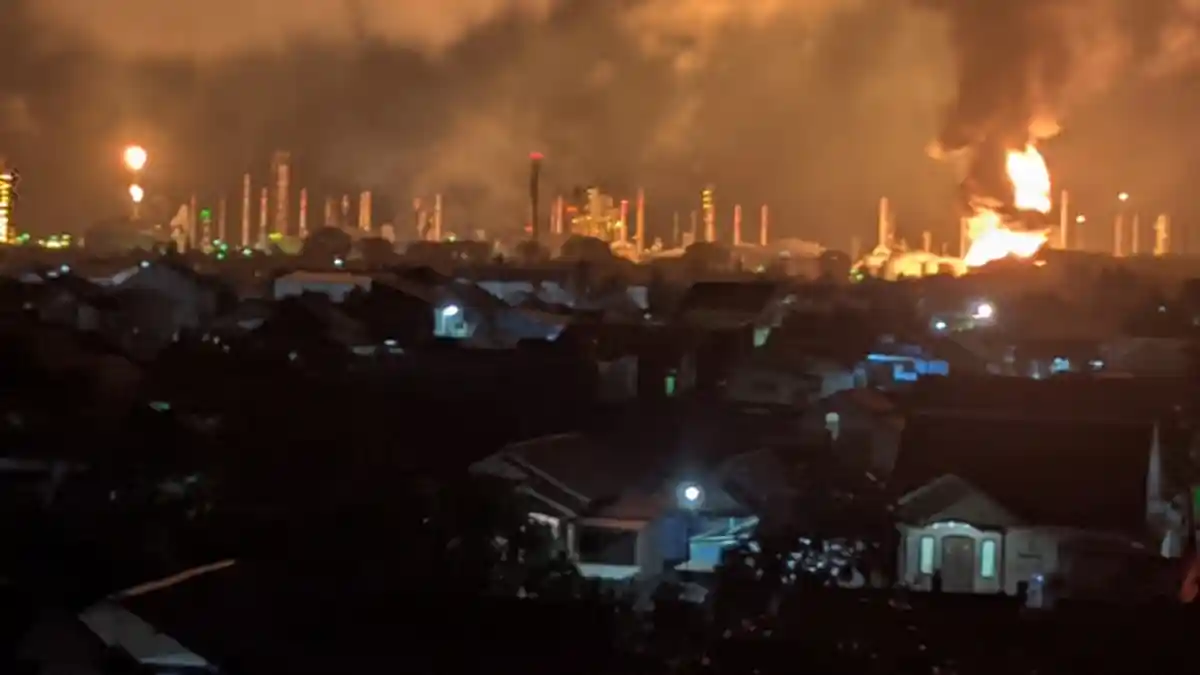 Warga Dengar Suara Petir Diikuti Dentuman Sebelum Kebakaran Tangki Kilang Minyak Pertamina Cilacap