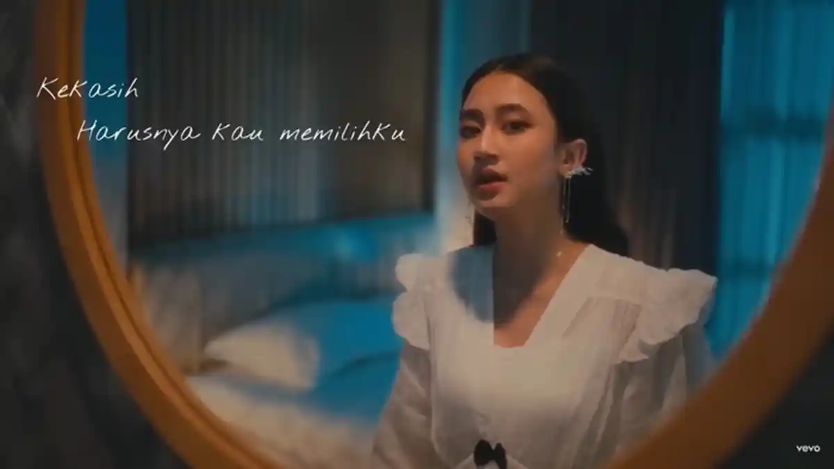 Lirik Lagu Keisya Levronka - Tak Pantas Terluka