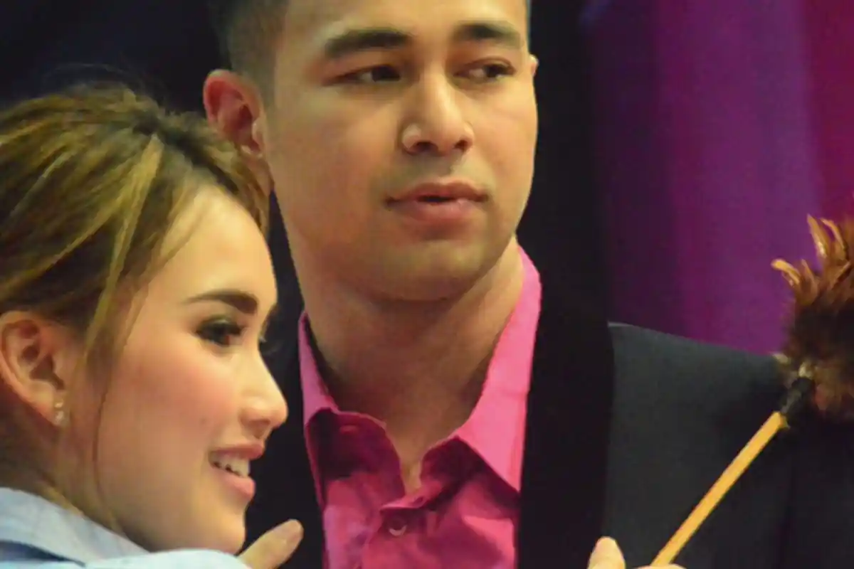 VIDEO: Ayu Ting Ting dan Raffi Ahmad Kepergok 'Ciuman Tak Langsung', Netizen Sampai Jijik!