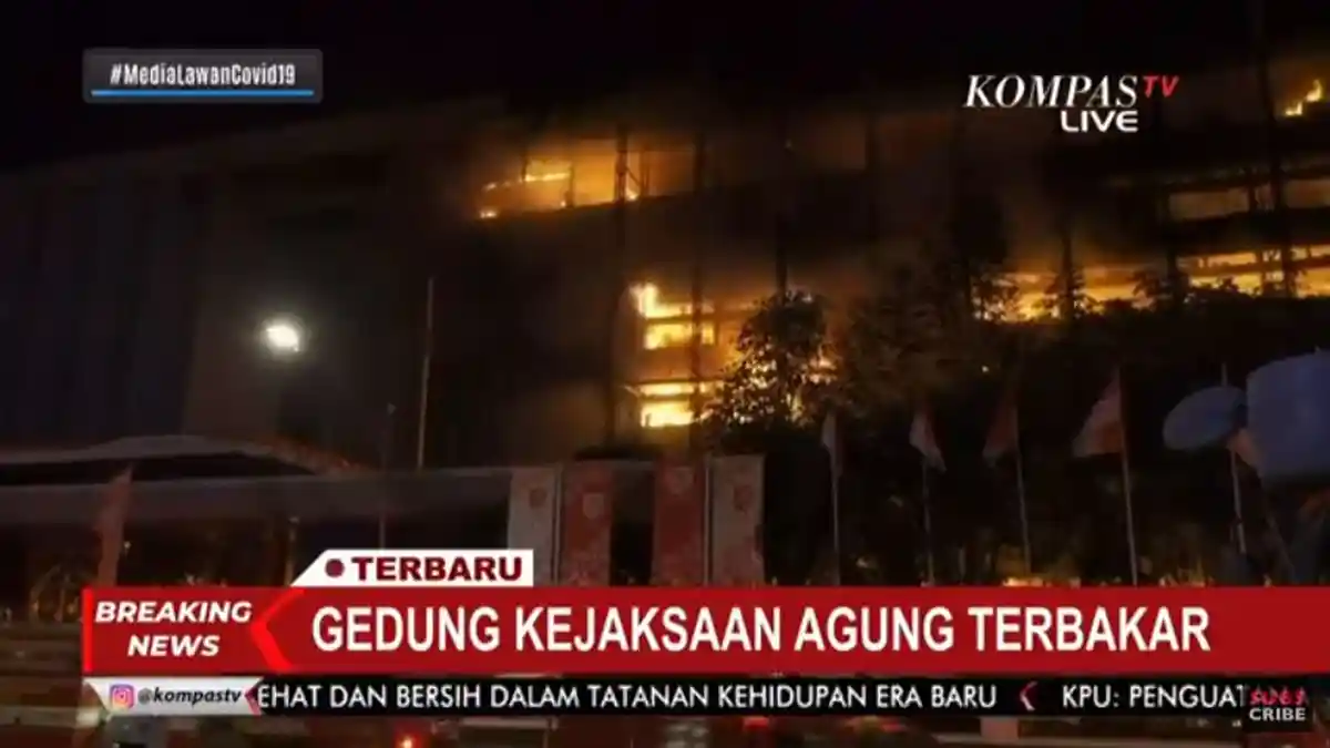 Gedung Kantor Kejagung Terbakar, 23 Unit Mobil Damkar dan 120 Personel Dikerahkan