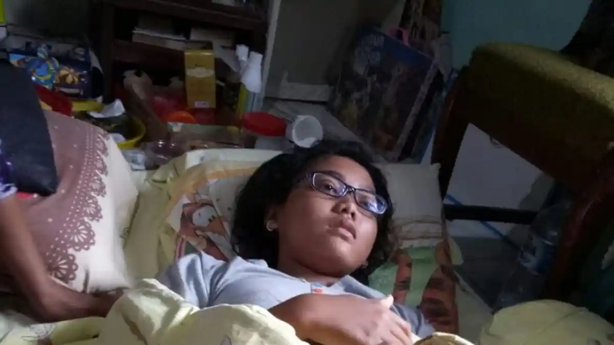 Tak Sengaja, Cewek Remaja Ini Telan Jarum Pentul, Begini Jadinya
