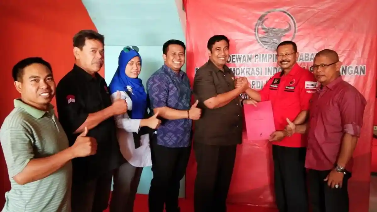 Tiga Balon Bupati Maros Kompak Kembalikan Formulir ke PDIP, Siapa Dia ?