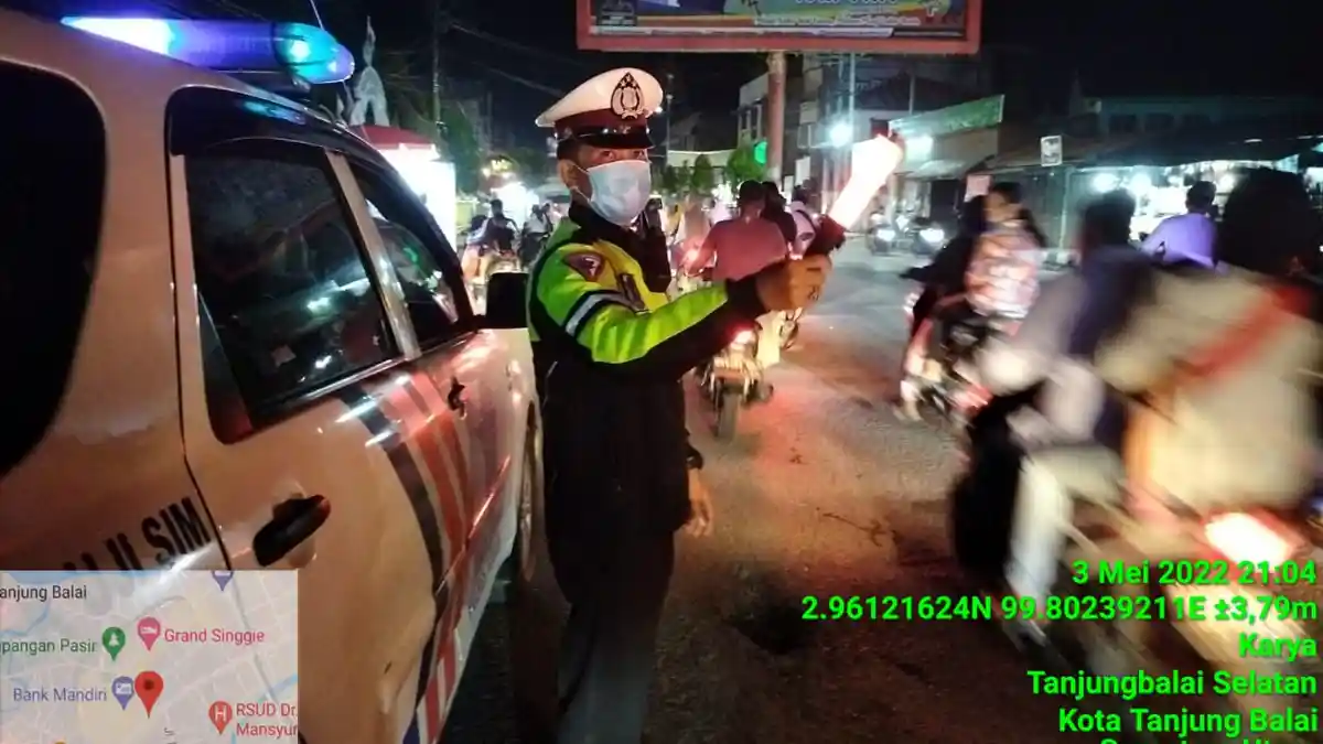 Satlantas Polres Tanjungbalai Melaksanakan Kegiatan Blue Light Patrol di Wilkum Polres Tanjungbalai