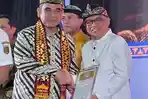 Penghargaan Tokoh Hindu Inspiratif kepada Ari Dwipayana