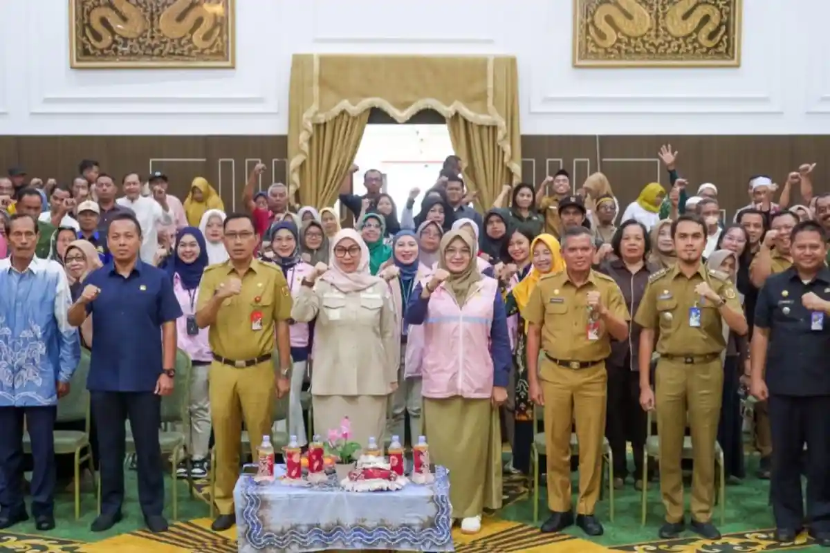 Menuju Visi Banjarbaru Emas, Srikandi PLN Dukung Peresmian Bank Sampah Induk