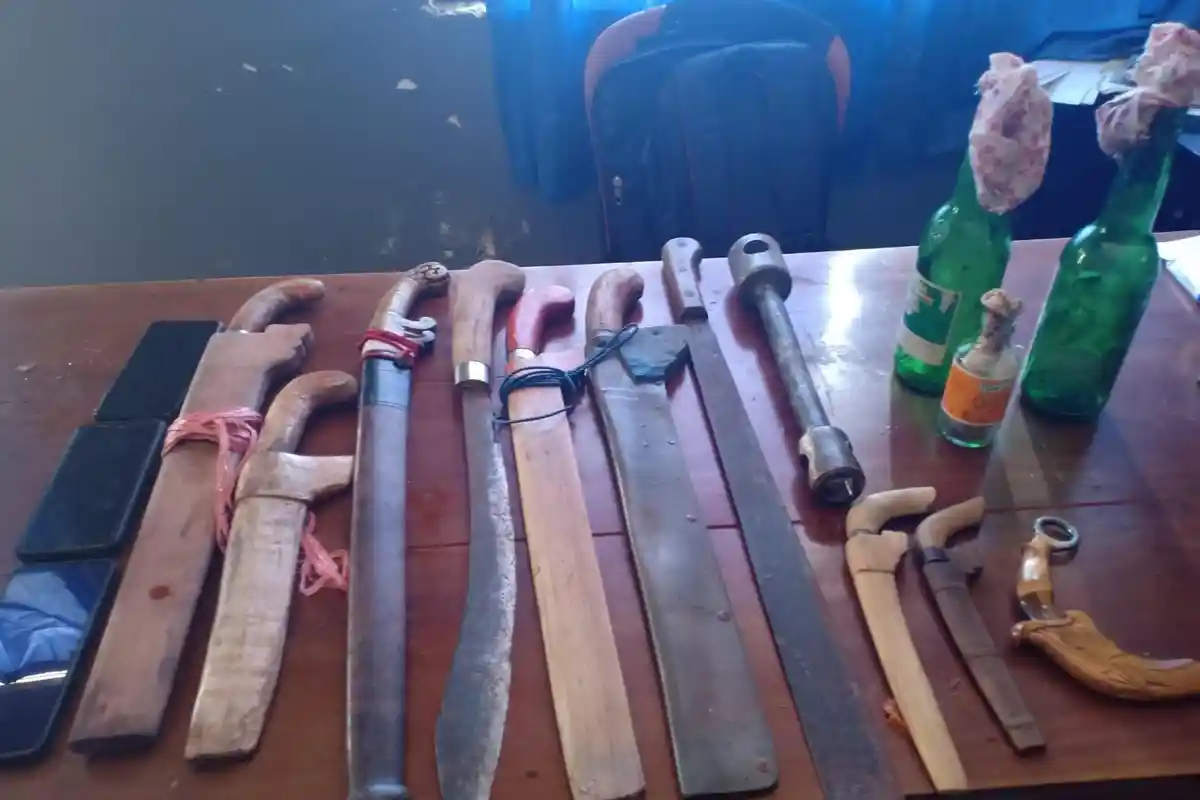 10 Sajam dan 3 Bom Molotov Disita saat Aliansi Masyarakat Simpatisan Kassi Buleng Demo KPU Sinjai