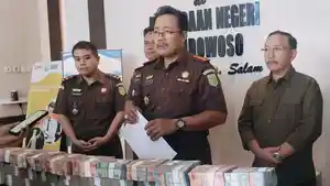 PENGEMBALIAN-uang-Korupsi-EKS-Wabup-Bondowoso.jpg