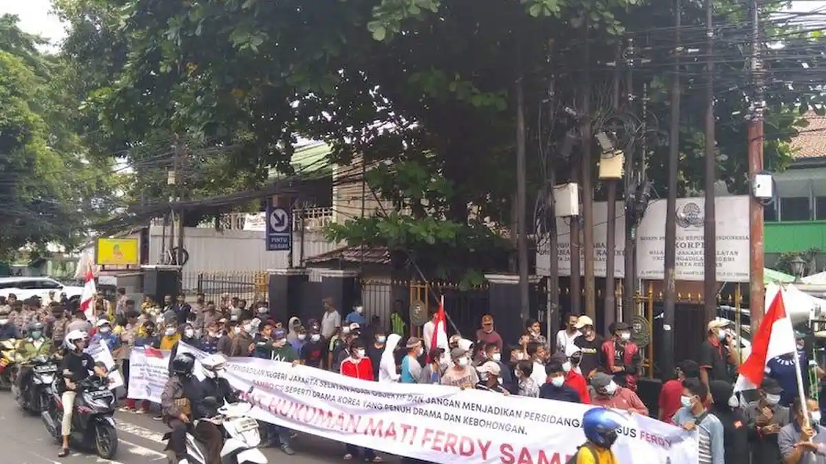 Gelar Aksi di PN Jaksel, Mahasiswa Minta Ferdy Sambo dkk Dihukum Seberat-beratnya