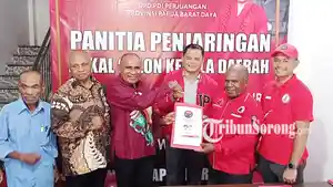 20240429_tim-wayangkau-ambil-formulir-di-pdip.jpg