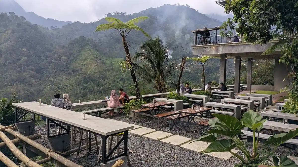 Wisata Seribu Batu Semliro Desa Rahtawu Suguhkan Pemandangan Appenzell Swiss