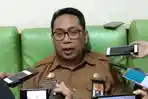 kadis-sosial-kota-makassar-mukhtar-tahir_20181003_195509.jpg