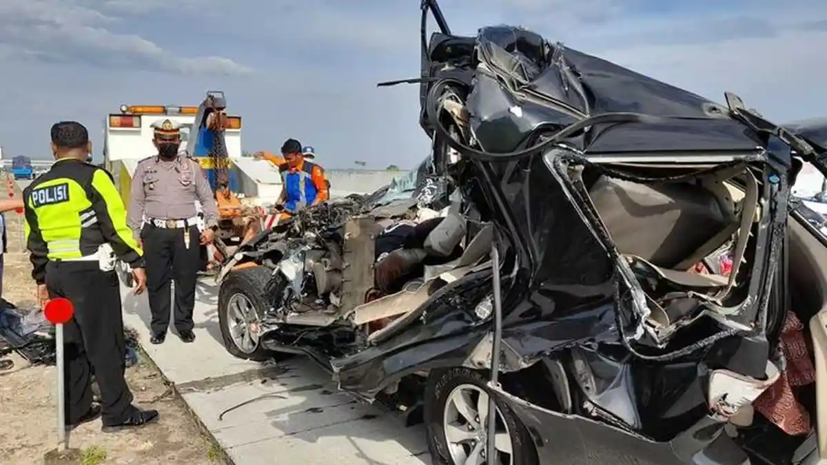 Kecelakaan Karambol Truk Trailer Seruduk Enam Mobil dan Roda Tiga, Ini Dugaan Penyebabnya