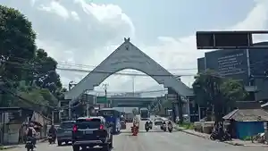 lalu-lintas-di-gerbang-perbatasan-Jatinangor-Sumedang.jpg