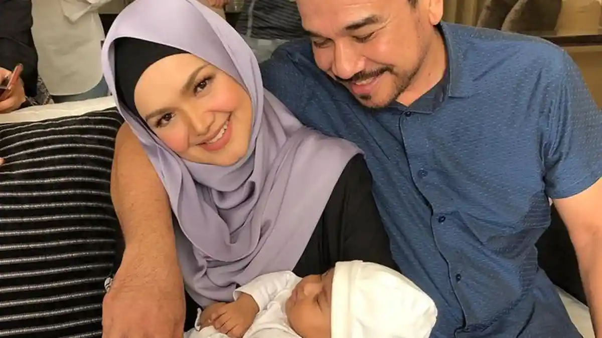 Momen yang Manis Kala Siti Nurhaliza Saksikan Bayinya Sudah Bisa Berguling Saat Tidur